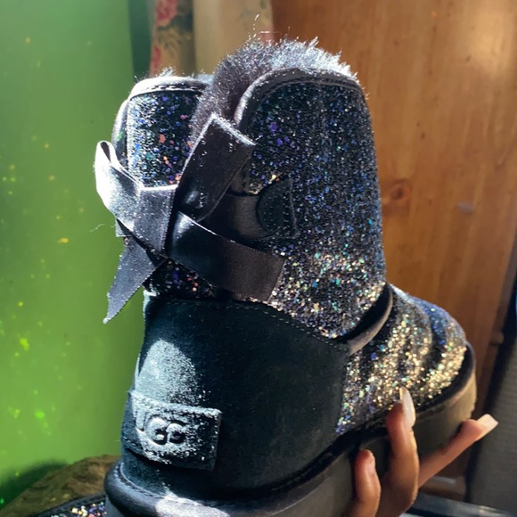 UGG COSMOS MINI BOW SIZE 7 - Picture 4 of 5